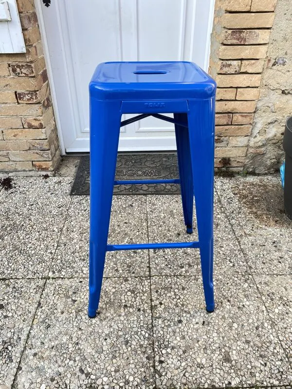 Illustration numéro 2 du produit Tabouret de bar industriel TOLIX H75 empilables bleu