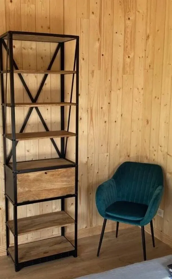 Illustration numéro 2 du produit Etagère indus bois exotique massif de manguier métal riveté