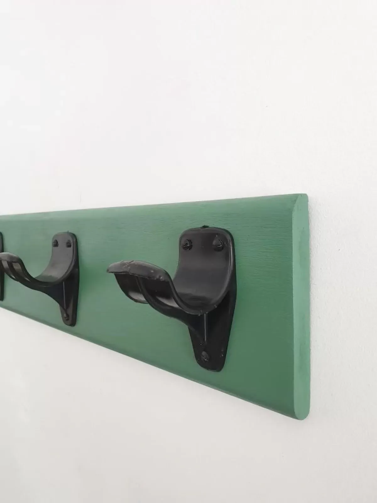 Illustration numéro 2 du produit Portemanteau ancien vert