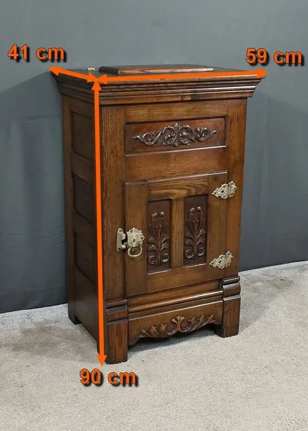 Illustration numéro 2 du produit Petite Glacière en Chêne – Début XXe