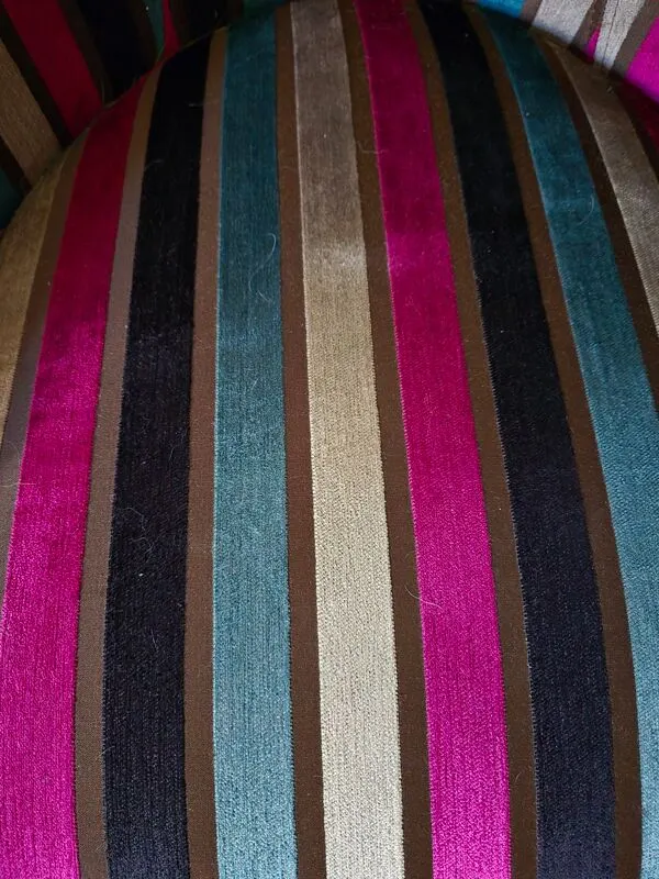 Illustration numéro 2 du produit Fauteuil Cabriolet Roche Bobois « Profil » — Velours à Rayures Multico