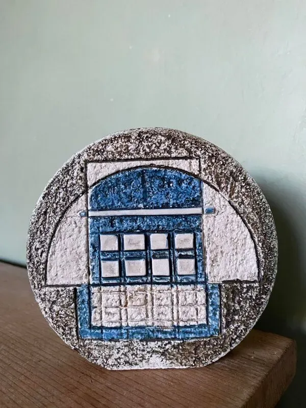 Illustration numéro 2 du produit Vase rond Troïka céramique anglaise