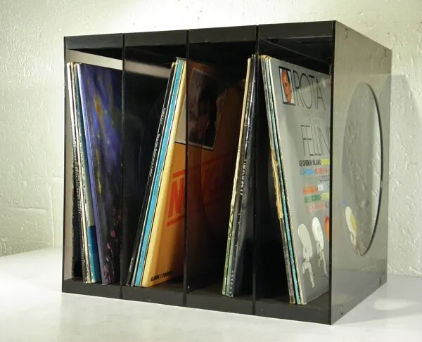 Illustration numéro 2 du produit Casier de rangement 33 T années 70