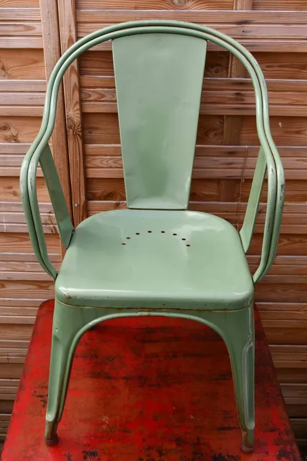 Illustration numéro 2 du produit Fauteuil Tolix C de Xavier Pauchard