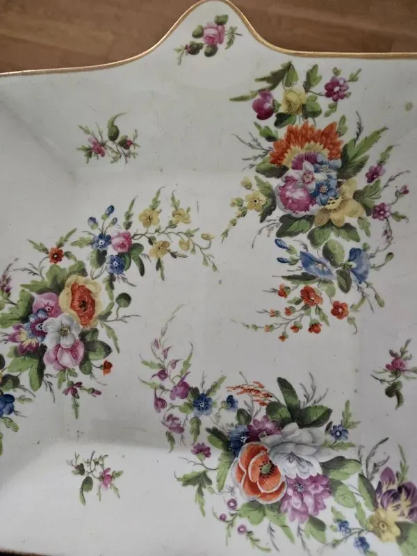 Illustration numéro 2 du produit Plat de présentation signé Minton