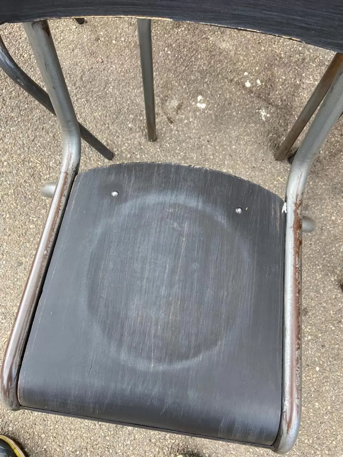 Illustration numéro 2 du produit 4 chaises industrielles d'école acier tubulaire et bois type mullca