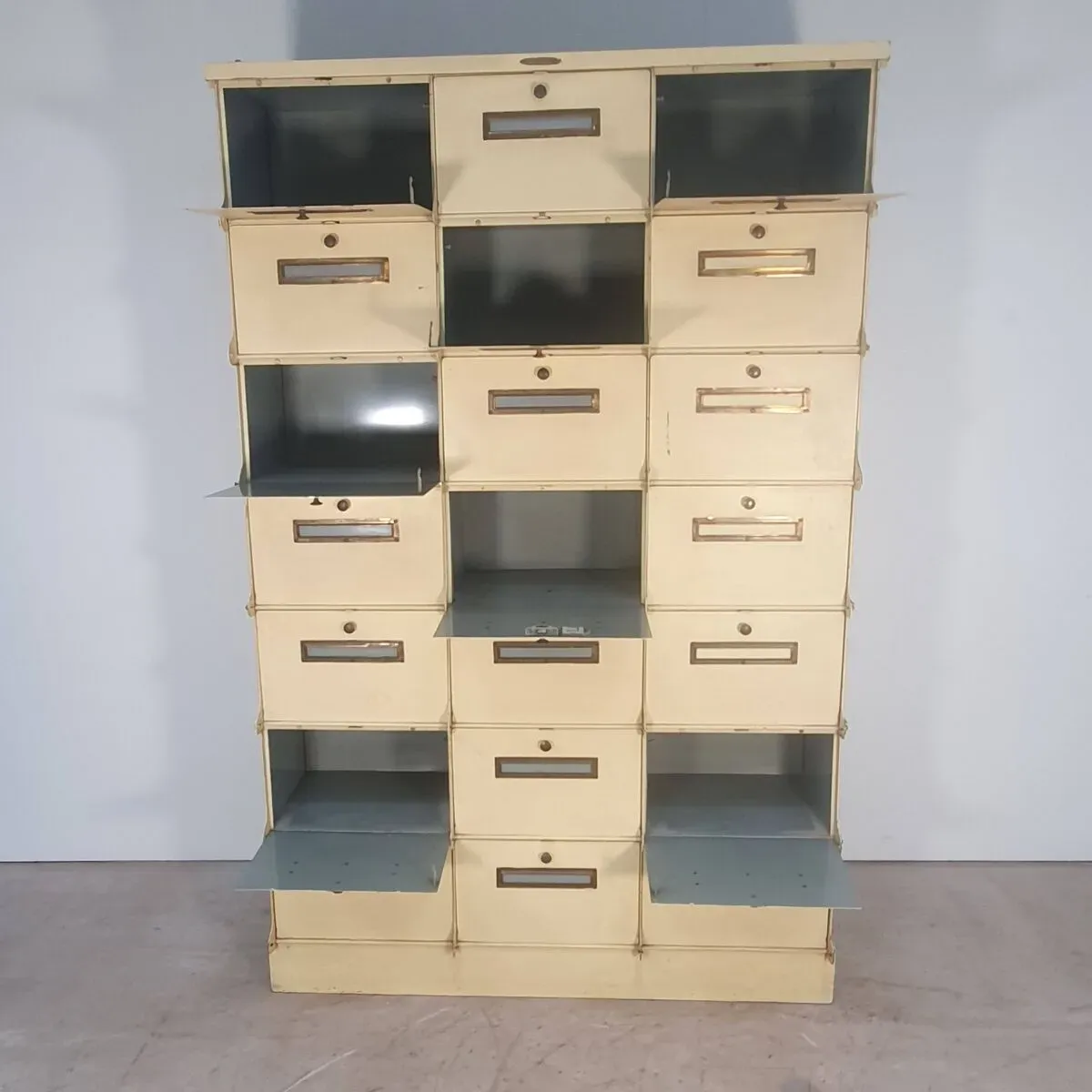 Illustration numéro 2 du produit Classeur métalique à  21 clapets