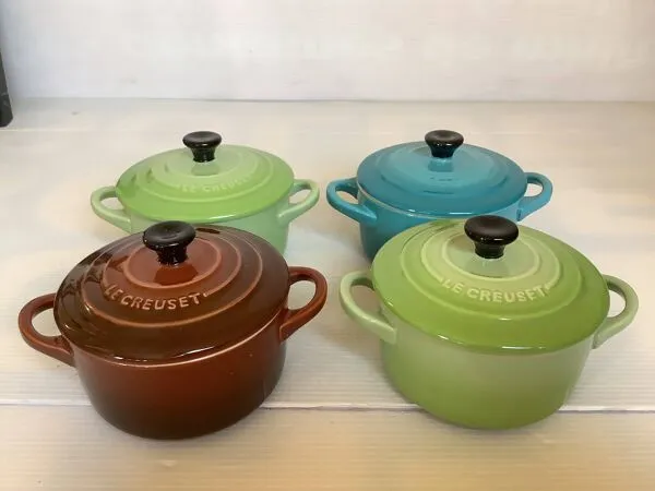 Illustration numéro 2 du produit Quatre ramequins mini cocottes le creuset