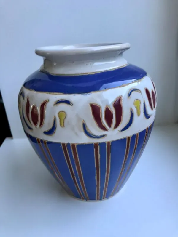 Illustration numéro 2 du produit Vase en céramique peint et signé vintage