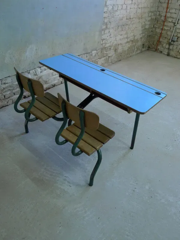 Illustration numéro 2 du produit Bureau d'école