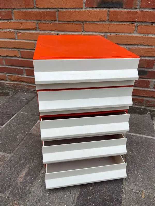 Illustration numéro 2 du produit Casier de rangement vintage