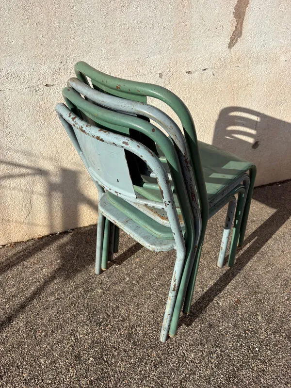 Illustration numéro 2 du produit Set de 4 chaises tôle bistrot vintage