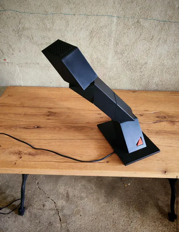 Illustration numéro 2 du produit Lampe de bureau Zig Zag