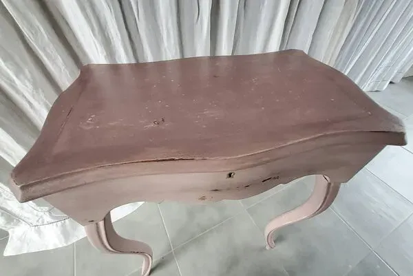 Illustration numéro 2 du produit Table d’appoint à rangements