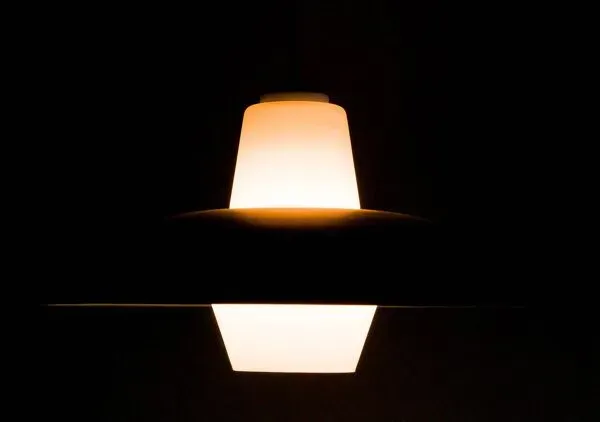 Illustration numéro 2 du produit Suspension Philips en verre dépoli bleu ciel de Louis Kalff