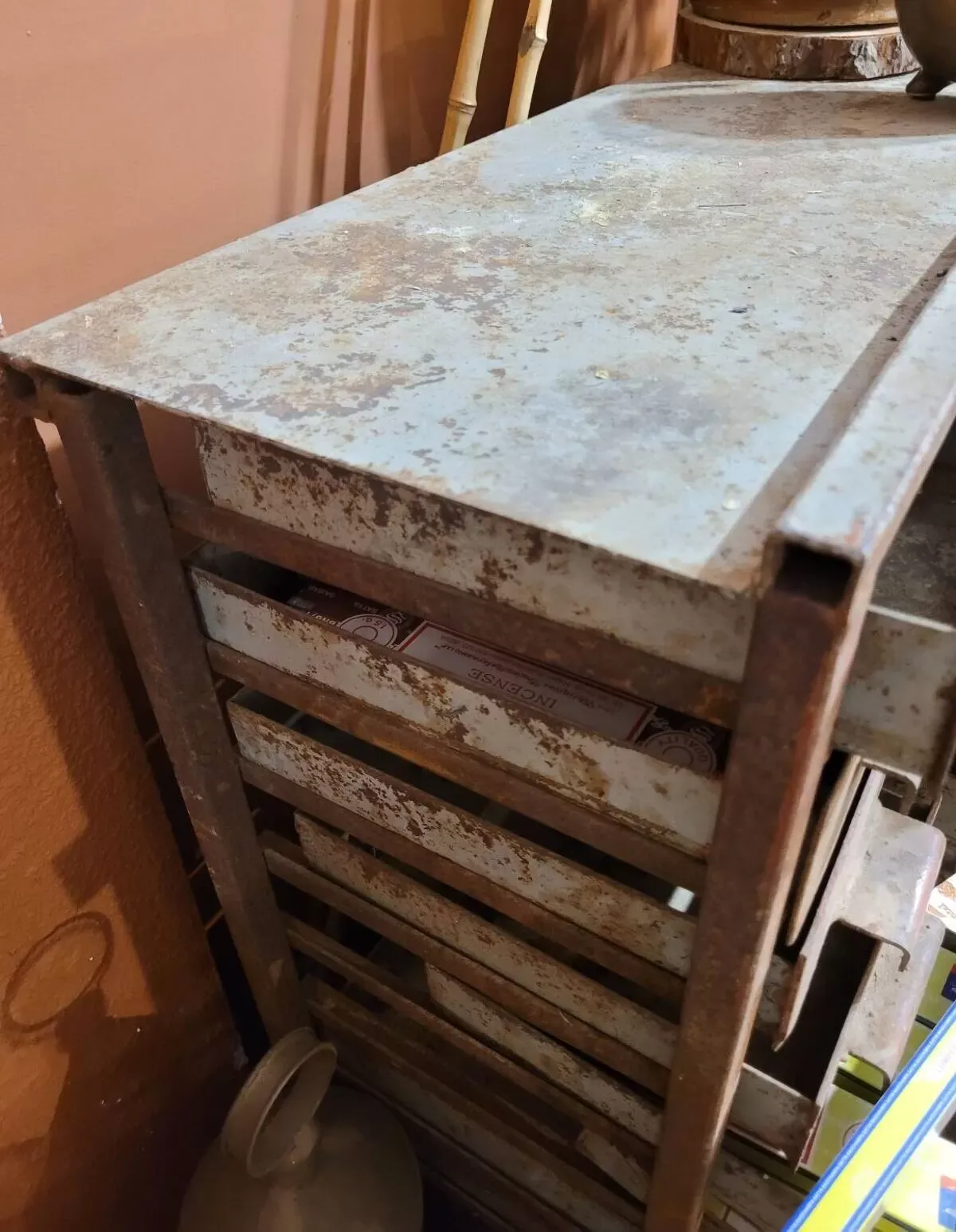 Illustration numéro 2 du produit Meuble d'atelier - 32 Tiroirs