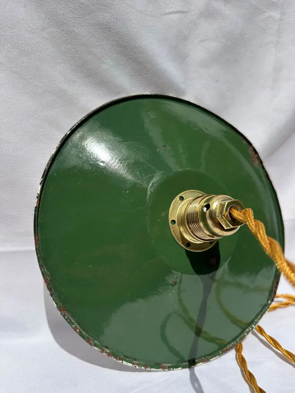 Illustration numéro 2 du produit Suspension vintage indus tôle émaillée verte et blanche mini