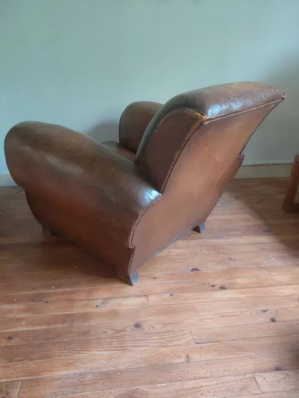 Illustration numéro 2 du produit Fauteuil club,  cuir patiné