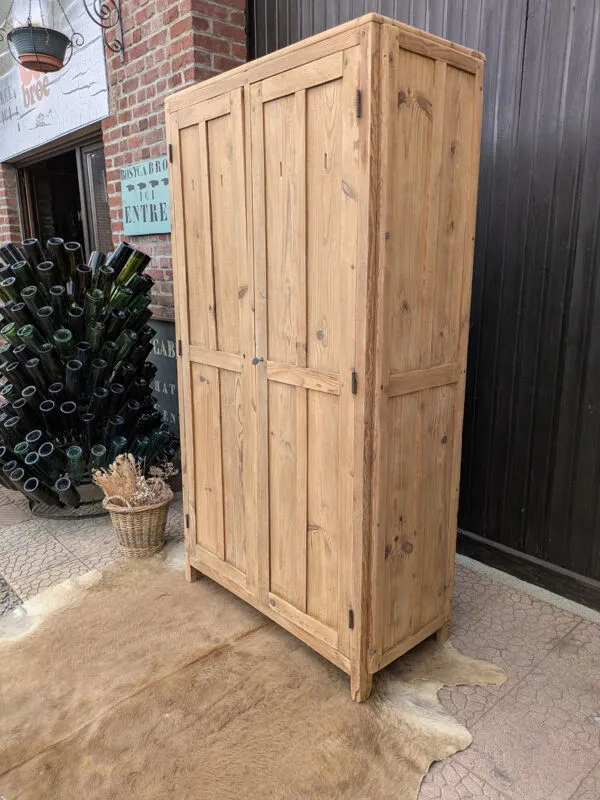 Illustration numéro 2 du produit Vestiaire en bois