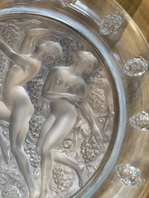 Illustration numéro 2 du produit Plat en verre Lalique