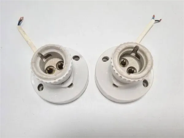 Illustration numéro 2 du produit Paire d'appliques