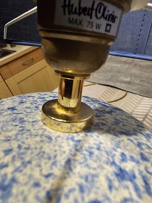 Illustration numéro 2 du produit Lampe a poser