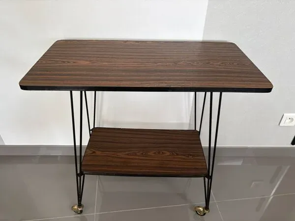 Illustration numéro 2 du produit Table d'Appoint- Desserte Vintage à Roulettes - Style années 50/60