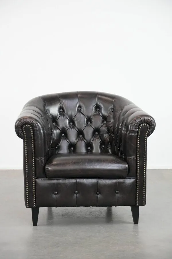 Illustration numéro 2 du produit Fauteuil club Chesterfield en cuir de vachette noir de style anglais
