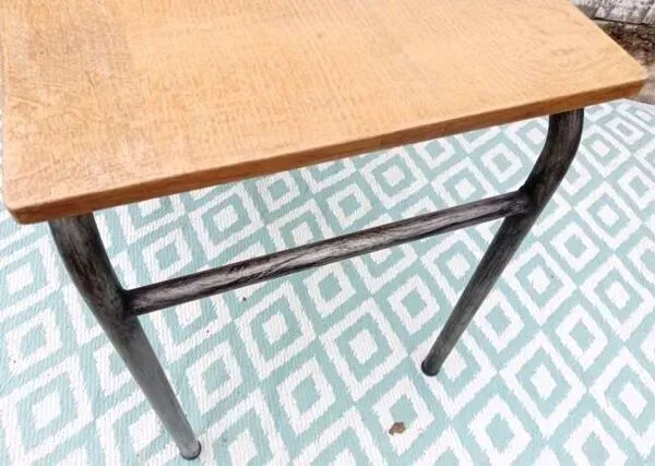 Illustration numéro 2 du produit Bureau écolier