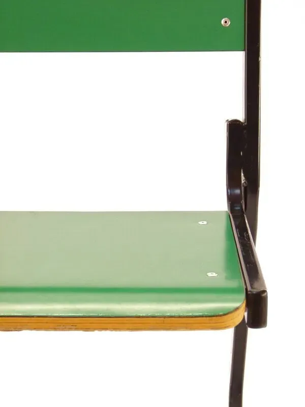 Illustration numéro 2 du produit Chaise d'école