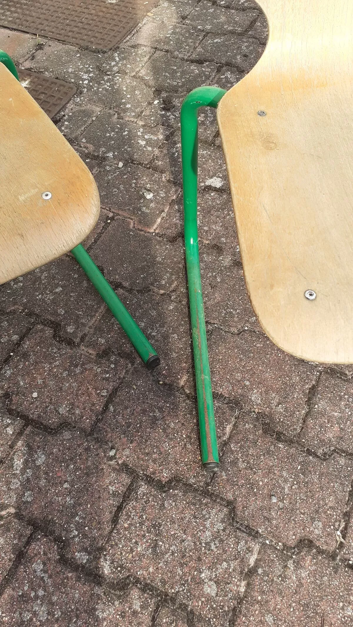 Illustration numéro 2 du produit Chaises d'école lot de 6