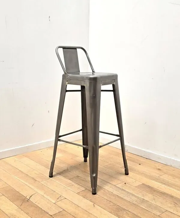 Illustration numéro 2 du produit Suite de 4 chaises de bar, Tolix