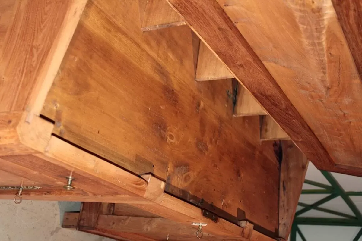 Illustration numéro 2 du produit Bureau de pente en frêne et acacia XIXe