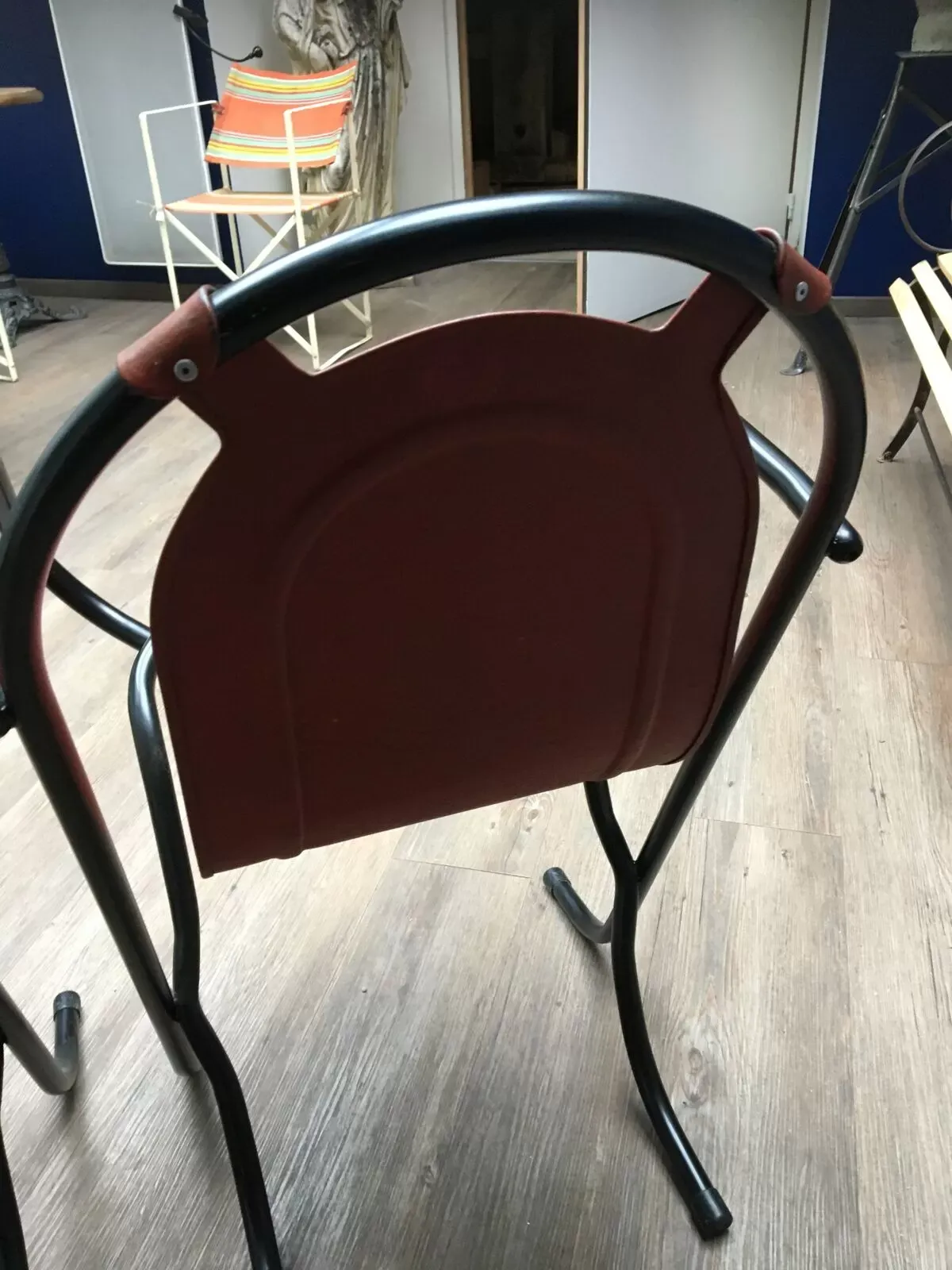 Illustration numéro 2 du produit Paire de fauteuils en fer