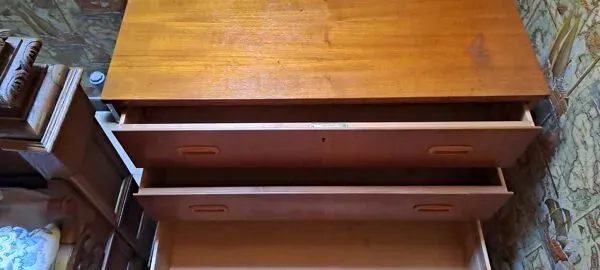 Illustration numéro 2 du produit Commode 3 tiroirs scandinave en teck, 1970