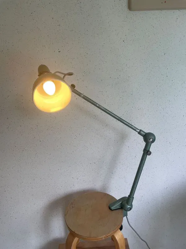 Illustration numéro 2 du produit Lampe industrielle LUMINA