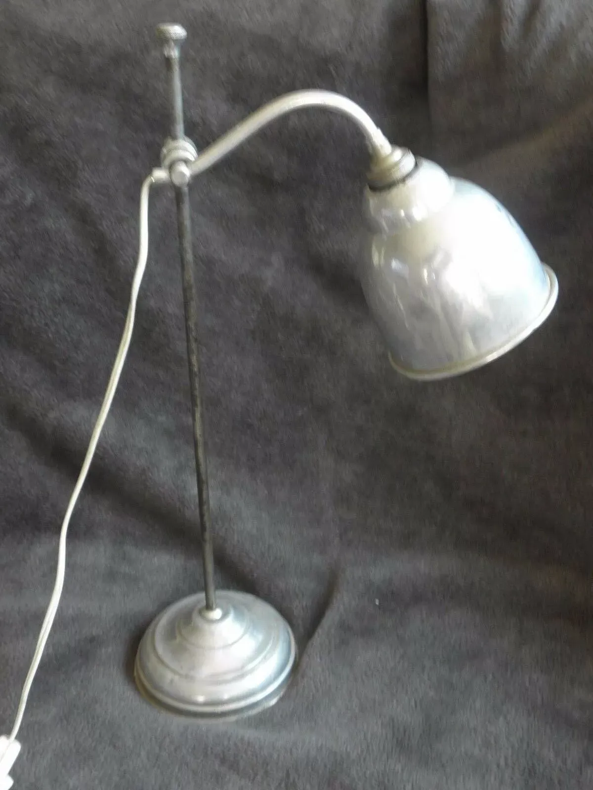 Illustration numéro 2 du produit Lampe de bureau période industrielle