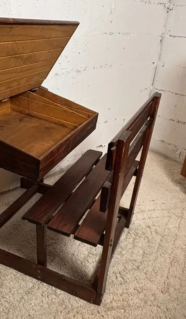 Illustration numéro 2 du produit Bureau d’écolier vintage