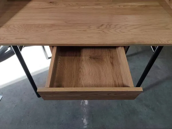 Illustration numéro 2 du produit Petit bureau d ecolier