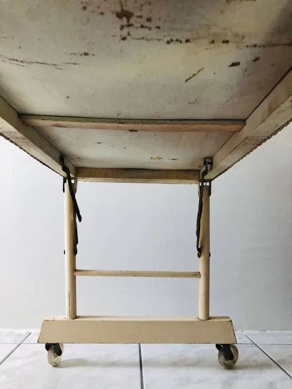 Illustration numéro 2 du produit Berceau en bois et osier des années 50’