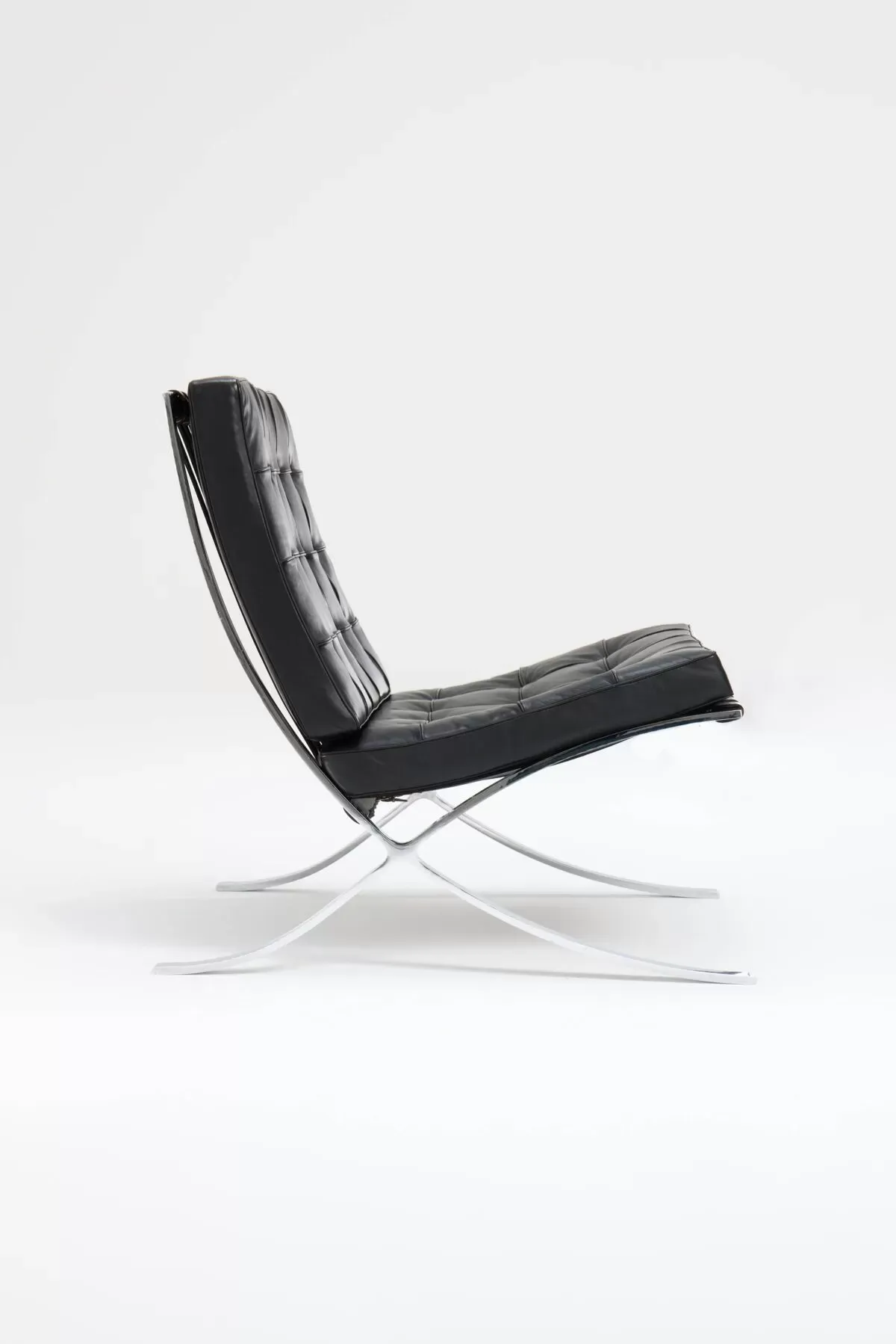 Illustration numéro 2 du produit Chaise Barcelone & Otteman - MIES Van Der ROHE