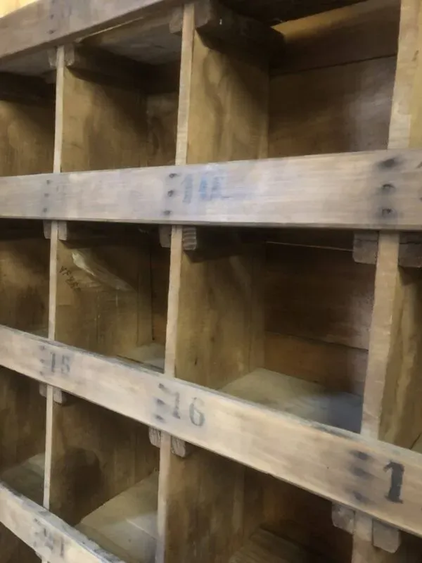 Illustration numéro 2 du produit Meuble de rangement à casiers