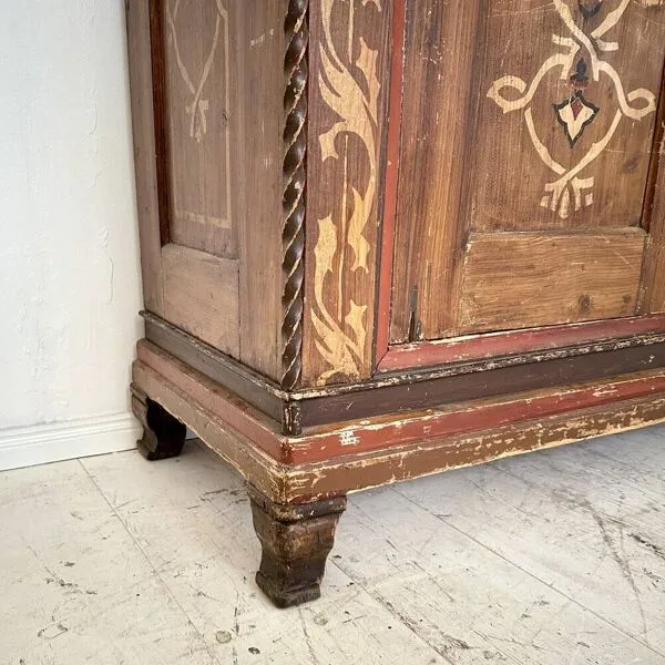 Illustration numéro 2 du produit Armoire peinte et sculptée néo-gothique allemande, 1880