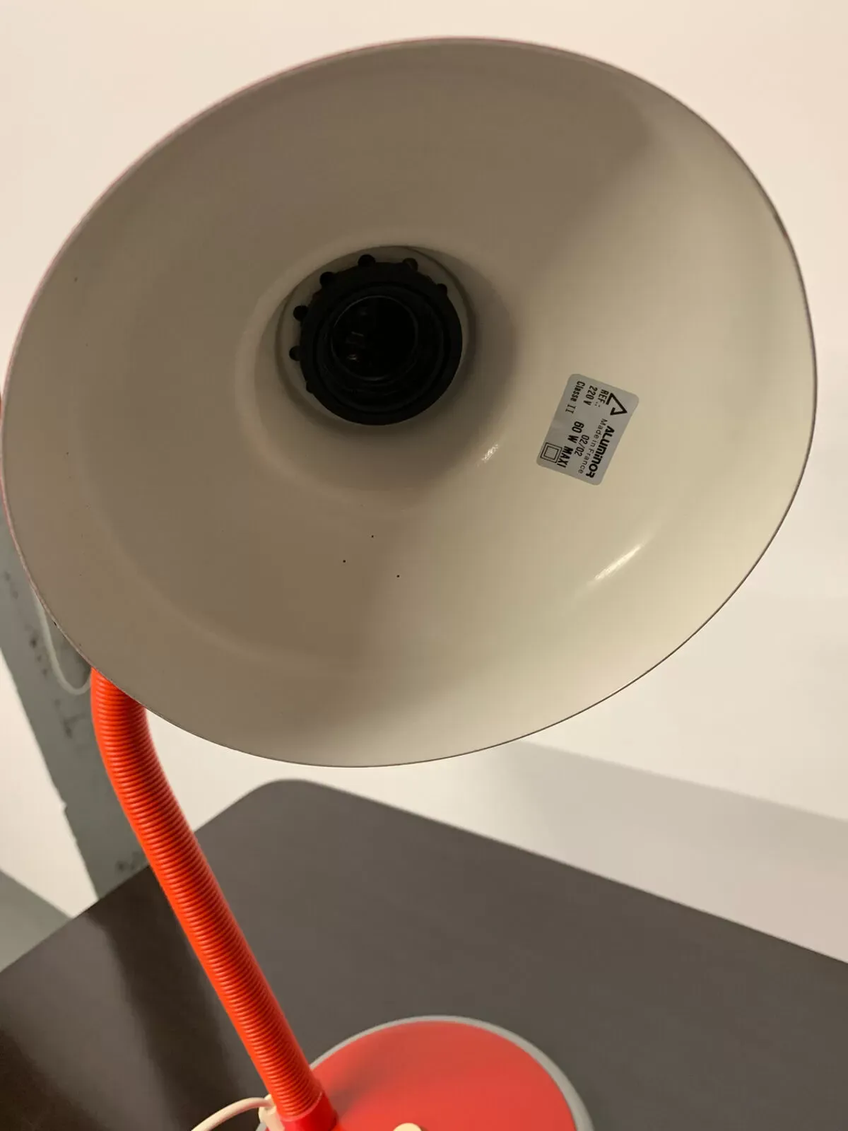 Illustration numéro 2 du produit Lampe de bureau 80’s