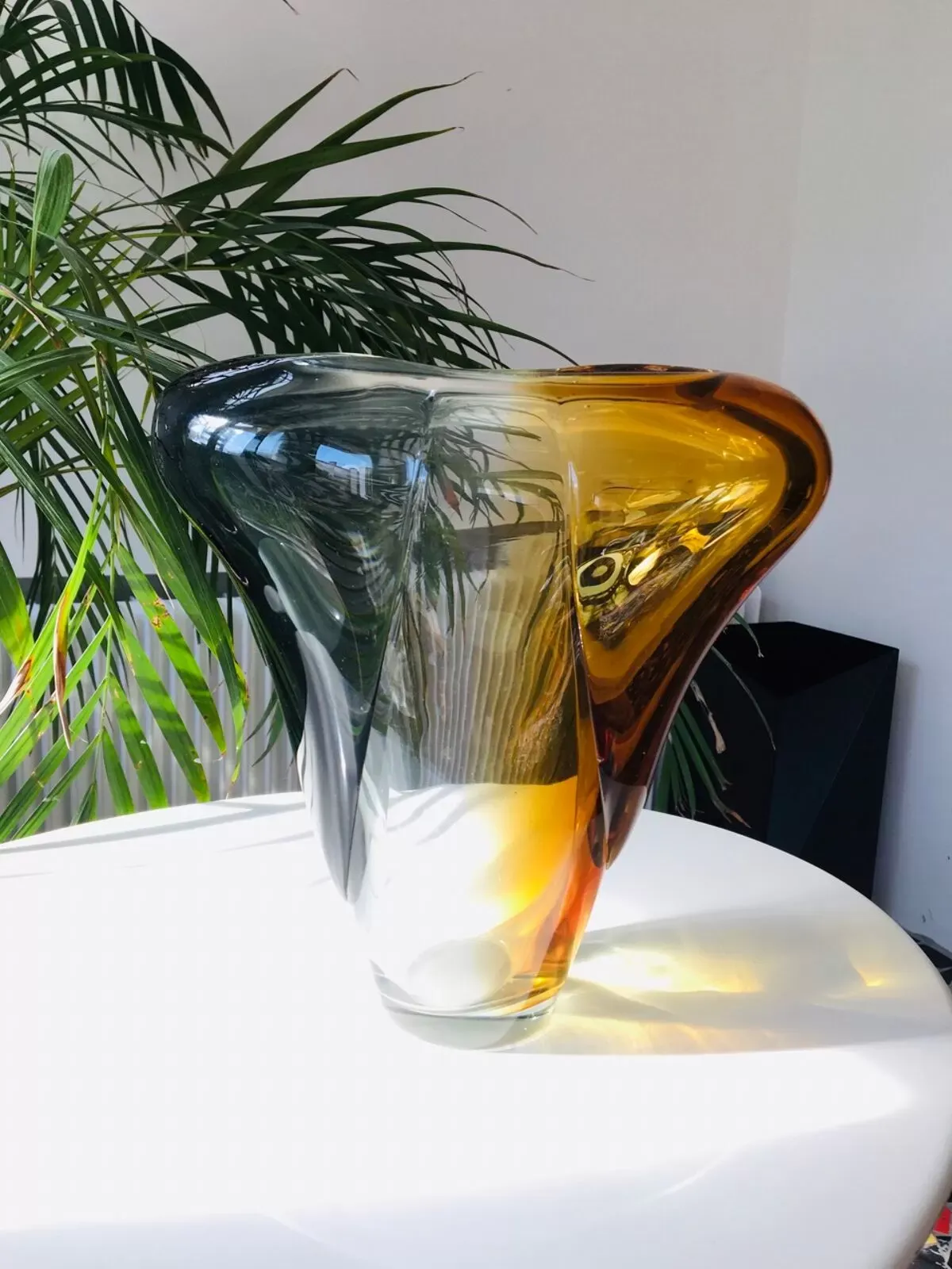 Illustration numéro 2 du produit Vase tricolore en cristal soufflé du milieu du siècle par Per Lütken