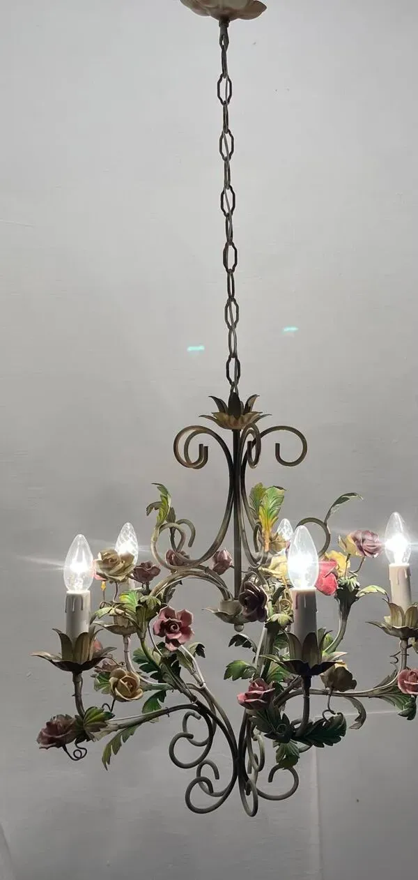 Illustration numéro 2 du produit Lustre italien en céramique tole avec rosace, années 1960