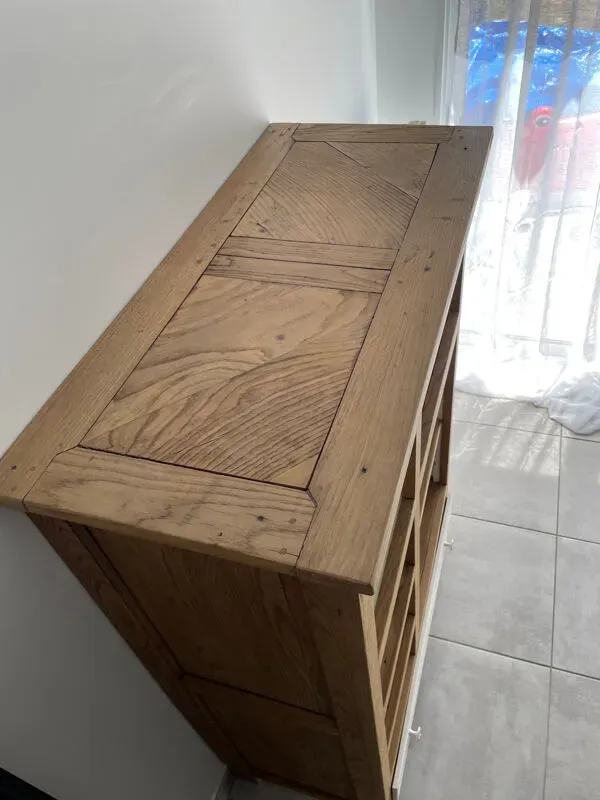 Illustration numéro 2 du produit Meuble ancien en chêne massif