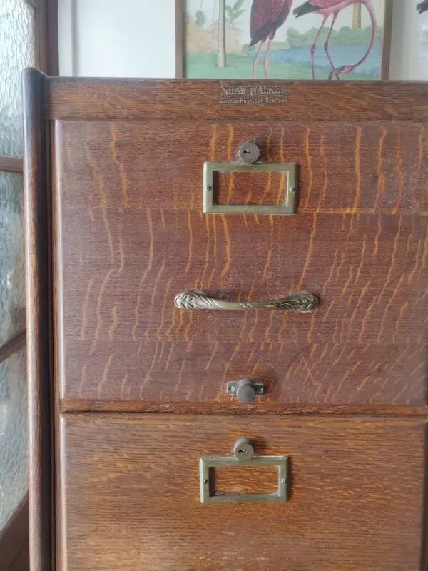 Illustration numéro 2 du produit Meuble de métier à tiroirs chêne