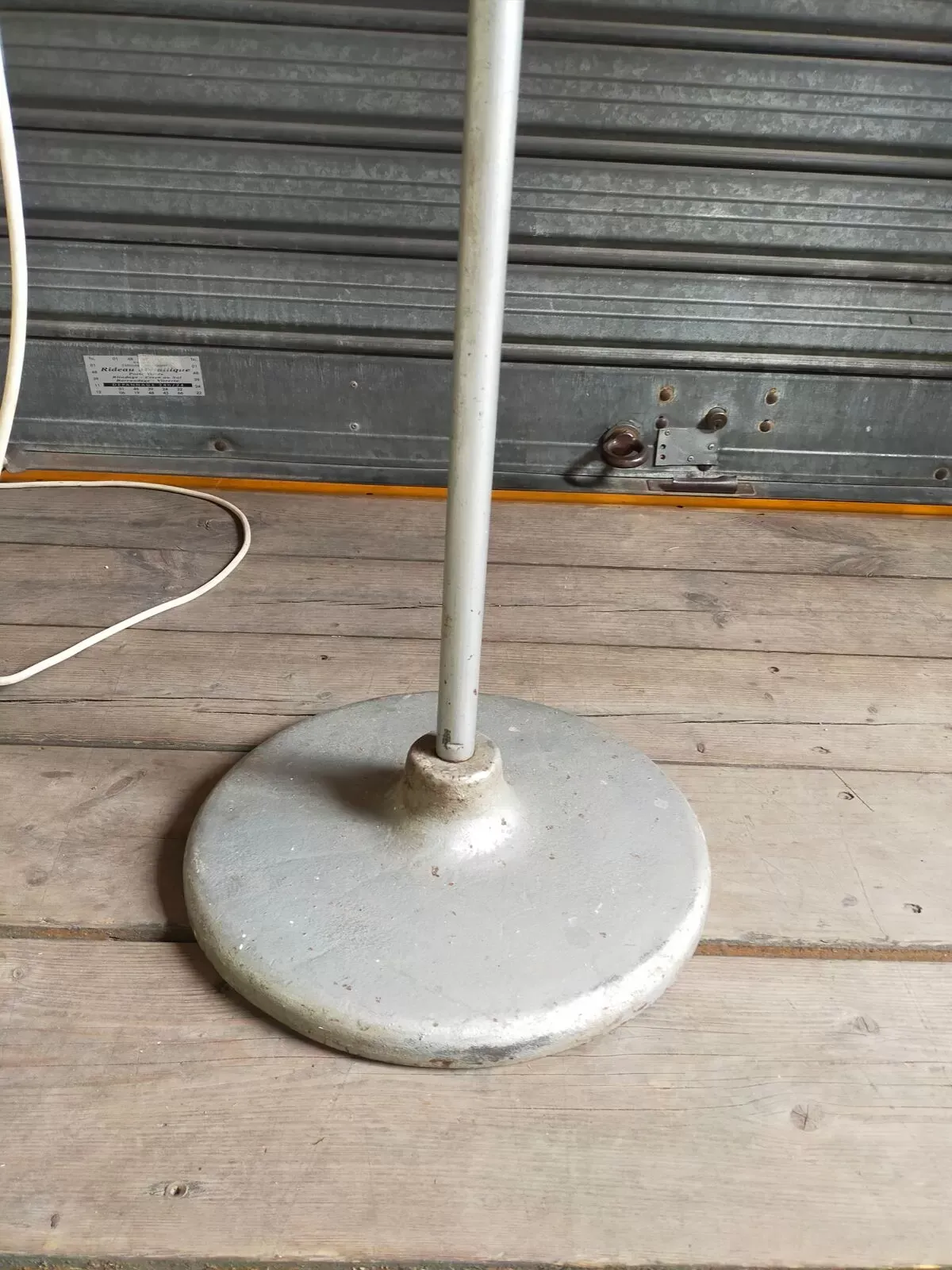 Illustration numéro 2 du produit Lampadaire à balancier, modèle 219s, des années 50 de Ferdinand Solere