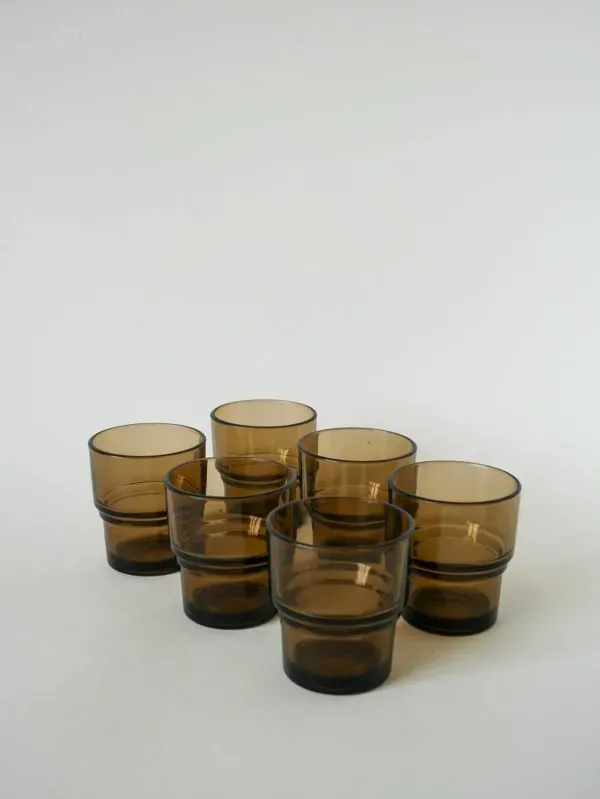 Illustration numéro 2 du produit Lot de 6 verres à eau en verre fumé, Design, 1970